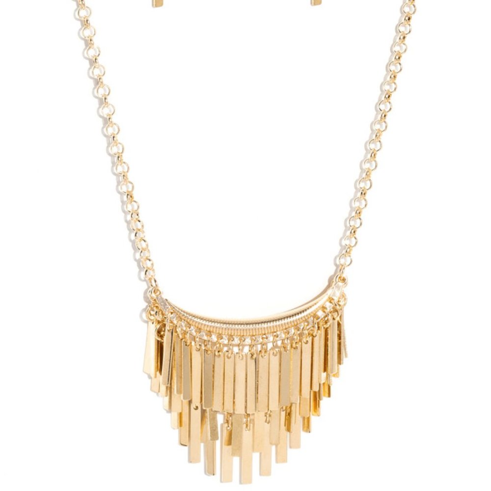 Paparazzi Cue the Chandelier - Gold